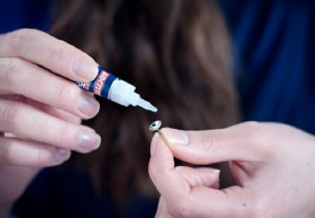 Como-tirar-super-bonder-do-dedo-1